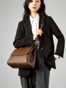 Minimalist Crossbody Bag - Image 3